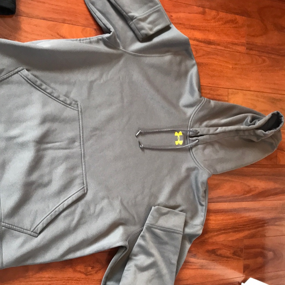 Unisex under armor sweatshirt size Large!